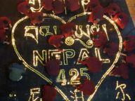 玉树民众为尼泊尔点灯祈福