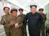 金正恩视察龙城机械联合企业