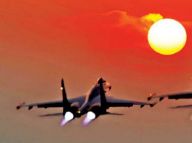 中国空军战机巡航蓝天