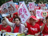 日本民众抗议安倍强推安保法案