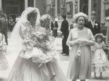 英国王室公布戴安娜王妃大婚照片