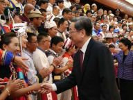 俞正声会见全国少数民族参观团