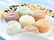 中秋月饼：酸甜辣咸样样全