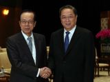 俞正声会见日本前首相福田康夫