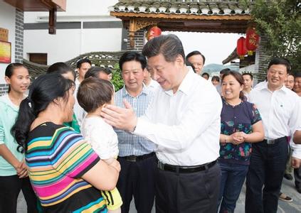独家评论 丨 坚持“以人民为中心”的发展思想，为协调推进“四个全面”战略布局提供坚强思想保证 