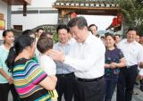 独家评论 丨 坚持“以人民为中心”的发展思想，为协调推进“四个全面”战略布局提供坚强思想保证 