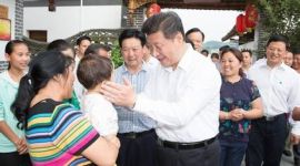 独家评论 丨 坚持“以人民为中心”的发展思想，为协调推进“四个全面”战略布局提供坚强思想保证 