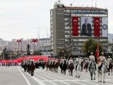 土耳其举行阅兵式庆祝建国92周年