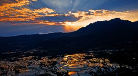 独家评论 丨 努力创造各族人民团结奋斗奔小康的生动局面 