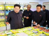 金正恩视察平壤儿童食品厂