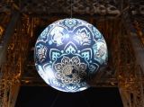 巴黎铁塔悬挂“地球危机”大圆球
