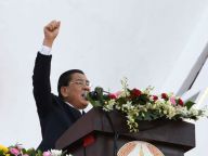 老挝举行庆祝建国40周年阅兵式