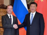 习近平会见俄罗斯总理梅德韦杰夫