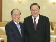 俞正声会见越南国会主席阮生雄