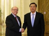 张德江与加拿大参议长富里举行会谈
