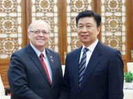李源潮会见加拿大参议长富里