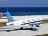 我国南沙永暑礁新建机场试飞成功