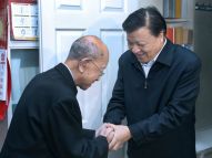 刘云山看望文化界知名人士
