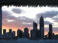 我国中东部持续雨雪降温天气