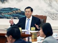 张德江参加分组审议政府工作报告