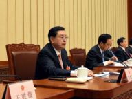 张德江主持人大四次会议主席团会议