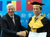 中国画家获东方艺术骑士勋章