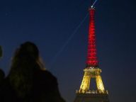 亮灯：为遇难者默哀、悼念