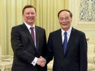 王岐山会见俄罗斯总统办公厅主任