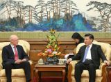 习近平会见美国前财长保尔森