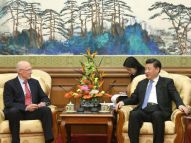习近平会见美国前财长保尔森
