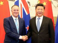 习近平会见新西兰总理约翰·基