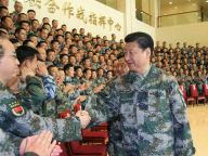 习近平视察军委联合作战指挥中心