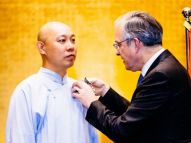 果敢获颁法国文学艺术骑士勋章