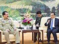 李克强会见巴基斯坦军方客人