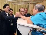 张德江继续视察香港特别行政区