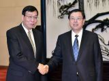 张德江会见泰国立法议会主席蓬贝