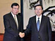 张德江会见泰国立法议会主席蓬贝