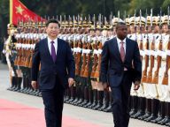 习近平举行仪式欢迎多哥总统福雷访华
