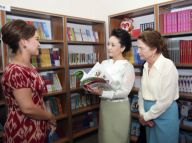彭丽媛参观塔什干孔子学院