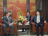 张高丽会见俄天然气工业公司总裁