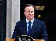 卡梅伦接班人：两个铁娘子