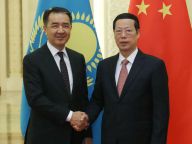 张高丽会见哈萨克斯坦第一副总理