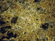 别样夜景：城市路网分明 街道灯火辉煌