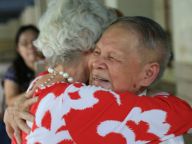 感恩：一个迟到71年的拥抱