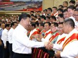 习近平会见全国双拥模范代表：坚持军地合力军民同心