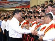 习近平会见全国双拥模范代表：坚持军地合力军民同心