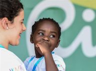 “奥林匹克休战墙”边的儿童