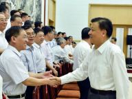 刘云山看望慰问北戴河暑期休假专家