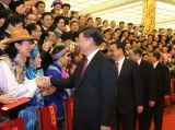 习近平出席观看第五届全国少数民族文艺会演开幕式文艺晚会
