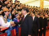 习近平出席观看第五届全国少数民族文艺会演开幕式文艺晚会